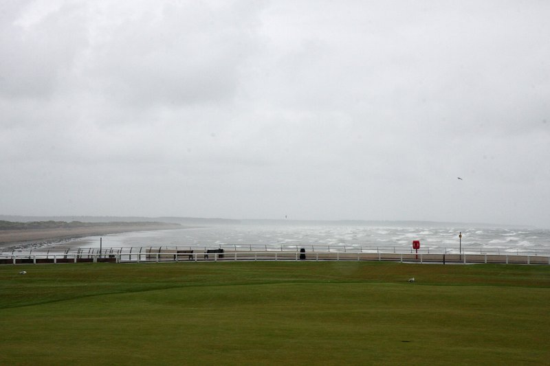 IMG_3095.jpg - Nice balmy day at St. Andrews in Scotland