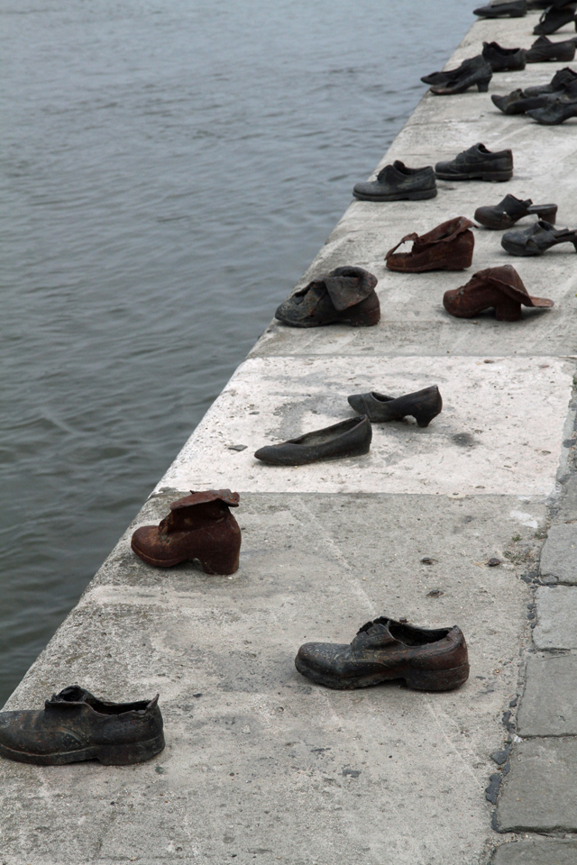 IMG_2478.jpg - Bronze Shoes Memorial for the Jews murdered in Budapest, Hungary