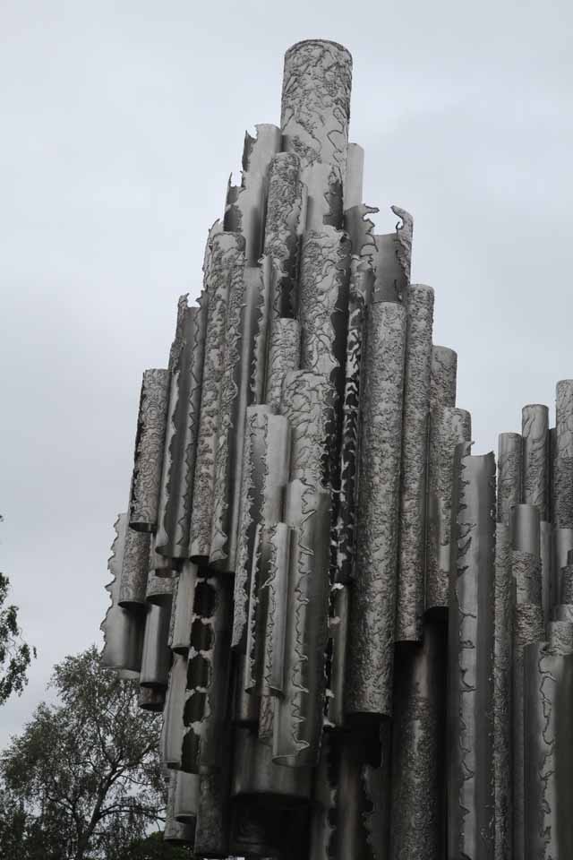 IMG_4277.jpg - Sculpture pays homage to Finnish composer Jean Sibelius