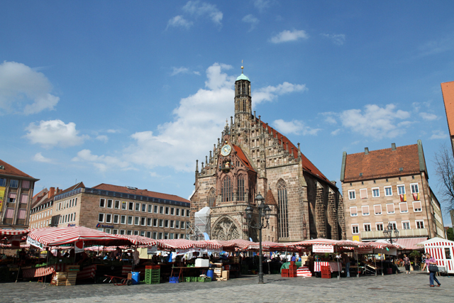 IMG_3958.jpg - Our Lady's Church and the Farmer's Market in Nuremberg
