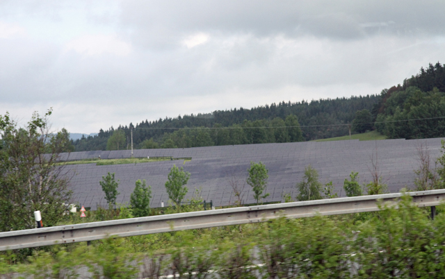 IMG_3975.jpg - Solar panel farm outside of Nuremberg