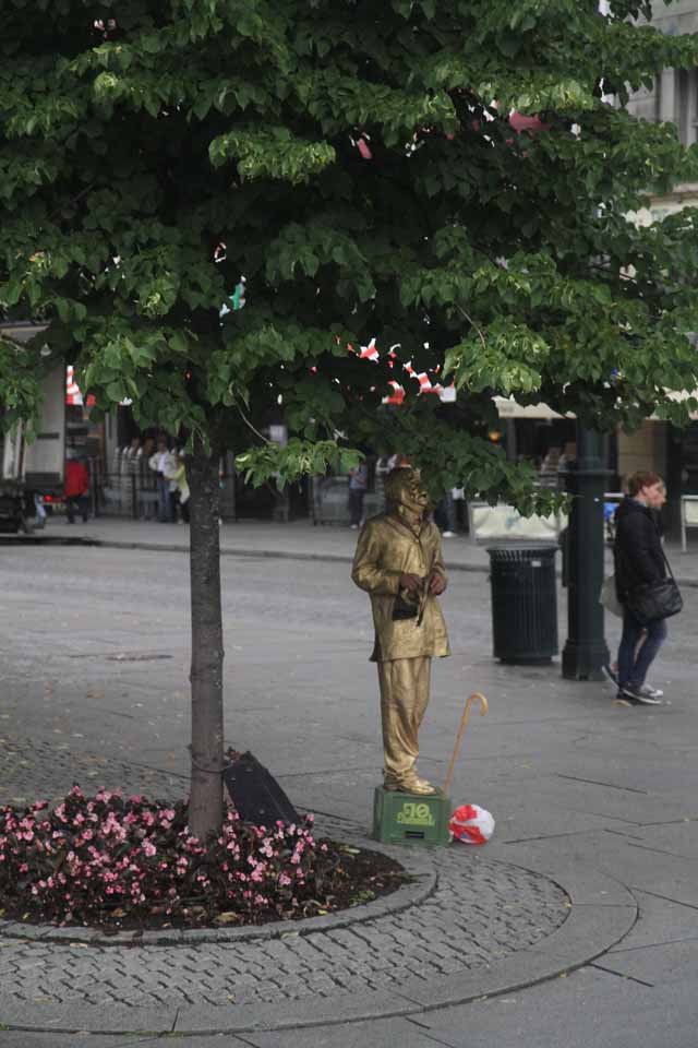 IMG_5430.jpg - Street Mime in Oslo
