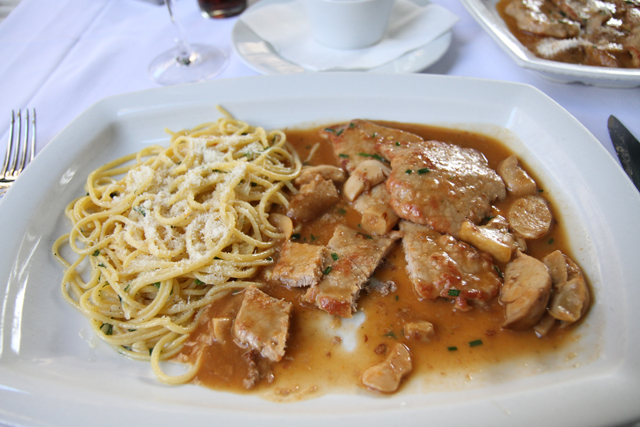 IMG_4560.jpg - Awesome Veal Marsala at Kogo's in Prague