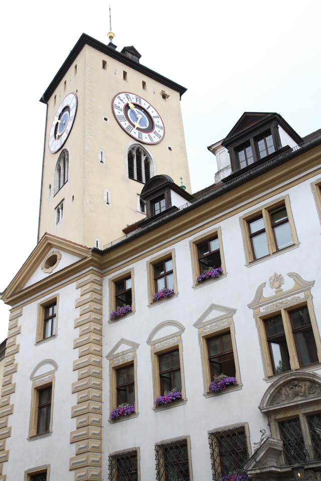 IMG_3517.jpg - Town Hall ... the 3D treatments are actually painted     Regensburg, Germany